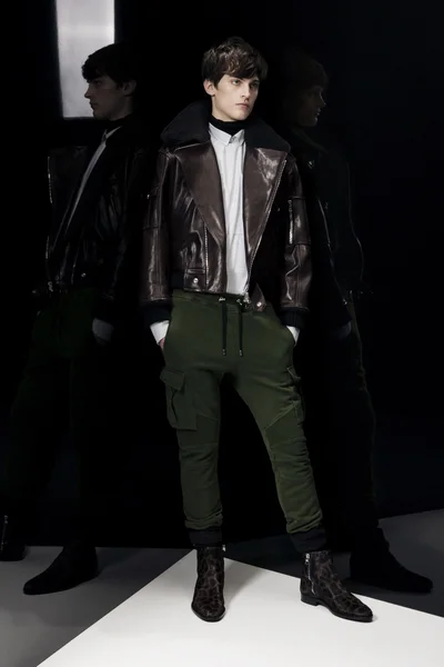 Look 17